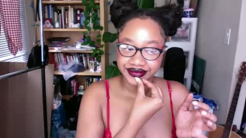 Snapshot of goddessdaisysky chatting on 09-10-25, 06:52 Goddess Daisy Sky online show from 09-10-25, 06:52