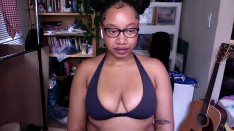 Snapshot of goddessdaisysky chatting on 09-11-25, 06:30 Goddess Daisy Sky online show from 09-11-25, 06:30