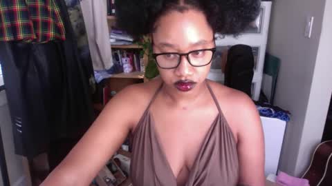 Snapshot of goddessdaisysky chatting on 09-25-25, 12:25 Goddess Daisy Sky online show from 09-25-25, 12:25