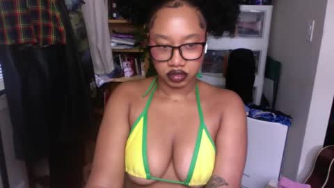 Snapshot of goddessdaisysky chatting on 09-26-25, 04:55 Goddess Daisy Sky online show from 09-26-25, 04:55