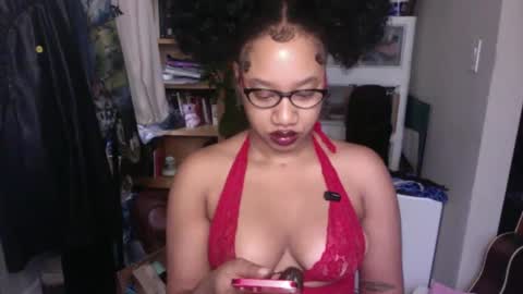 Snapshot of goddessdaisysky chatting on 09-28-25, 02:22 Goddess Daisy Sky online show from 09-28-25, 02:22