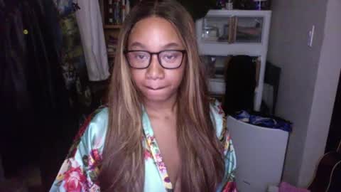 Snapshot of goddessdaisysky chatting on 09-29-25, 06:07 Goddess Daisy Sky online show from 09-29-25, 06:07