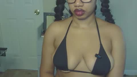 Snapshot of goddessdaisysky chatting on 10-16-25, 07:04 Goddess Daisy Sky online show from 10-16-25, 07:04