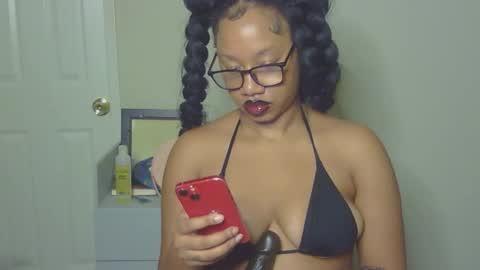 Snapshot of goddessdaisysky chatting on 10-18-25, 02:58 Goddess Daisy Sky online show from 10-18-25, 02:58