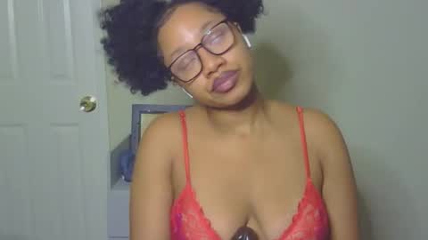 Snapshot of goddessdaisysky chatting on 10-19-25, 01:28 Goddess Daisy Sky online show from 10-19-25, 01:28