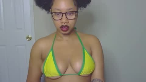 Snapshot of goddessdaisysky chatting on 10-25-25, 05:40 Goddess Daisy Sky online show from 10-25-25, 05:40