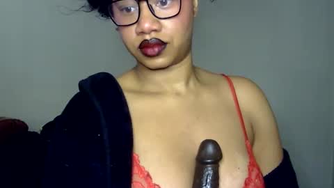 Snapshot of goddessdaisysky chatting on 12-15-25, 06:23 Goddess Daisy Sky online show from 12-15-25, 06:23