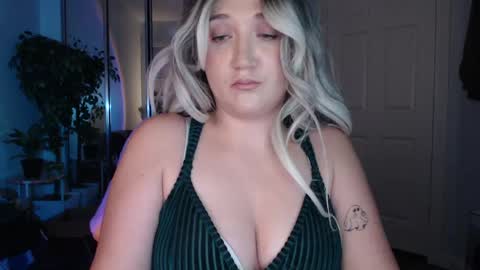 Snapshot of goddessemmy chatting on 05-11-26, 04:07 Goddess Emmy online show from 05-11-26, 04:07