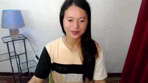 Snapshot of goddesses_slut247752 chatting on 12-15-24, 01:43 Ronel online show from 12-15-24, 01:43