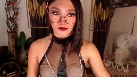 Snapshot of goddessquinnie chatting on 01-31-25, 01:54 quinnie online show from 01-31-25, 01:54