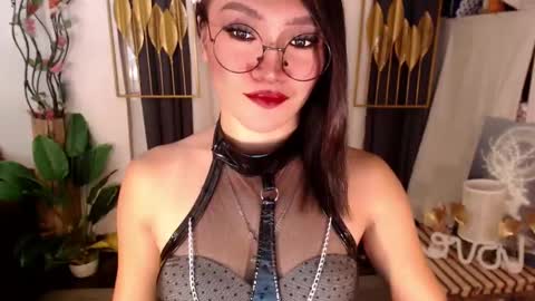 Snapshot of goddessquinnie chatting on 02-07-25, 12:42 quinnie online show from 02-07-25, 12:42