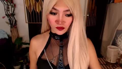 Snapshot of goddessquinnie chatting on 03-02-25, 01:47 quinnie online show from 03-02-25, 01:47