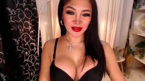 Snapshot of goddessquinnie chatting on 10-05-25, 01:48 quinnie online show from 10-05-25, 01:48