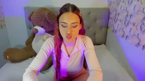 Snapshot of goddessydoluna chatting on 05-29-26, 06:11 Luna online show from 05-29-26, 06:11
