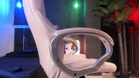 HUAN online show from 01-05-25, 03:53