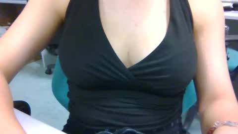 Snapshot of godpphire chatting on 09-11-25, 12:38 godpphire online show from 09-11-25, 12:38