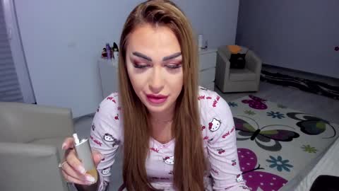 Snapshot of golddivine00 chatting on 02-08-25, 04:36 Nicole.. online show from 02-08-25, 04:36