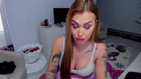 Snapshot of golddivine00 chatting on 02-16-25, 08:10 Nicole.. online show from 02-16-25, 08:10