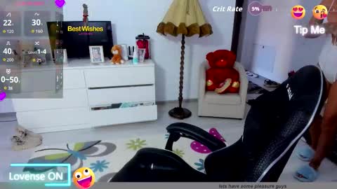 Snapshot of golddivine00 chatting on 09-16-25, 04:57 Nicole.. online show from 09-16-25, 04:57