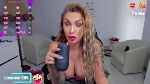 Snapshot of golddivine00 chatting on 03-20-26, 11:04 Nicole.. online show from 03-20-26, 11:04