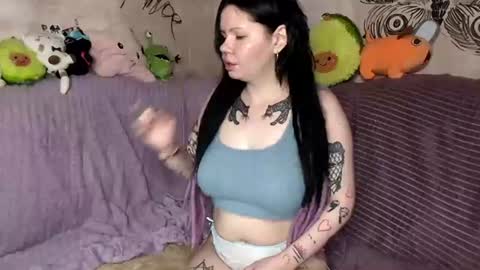 Snapshot of golden_fang chatting on 07-19-26, 11:25 Kate online show from 07-19-26, 11:25