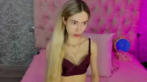 Snapshot of golden_girl__ chatting on 07-19-26, 01:53 golden girl online show from 07-19-26, 01:53