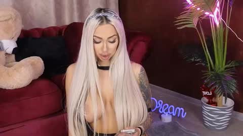 Snapshot of goldenamberx chatting on 02-21-25, 05:35 GoldenAmberX online show from 02-21-25, 05:35