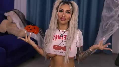 Snapshot of goldenamberx chatting on 10-30-25, 06:04 GoldenAmberX online show from 10-30-25, 06:04