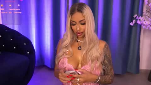 Snapshot of goldenamberx chatting on 12-01-25, 06:18 GoldenAmberX online show from 12-01-25, 06:18