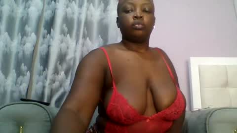 Snapshot of goldencurves_bunny chatting on 06-21-26, 07:11 Bella online show from 06-21-26, 07:11