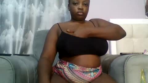 Snapshot of goldencurves_bunny chatting on 08-03-26, 03:27 Bella online show from 08-03-26, 03:27