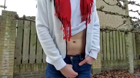 Snapshot of goldenelixxxir chatting on 12-22-25, 12:35 online show from 12-22-25, 12:35