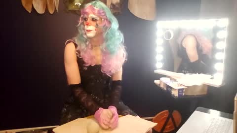 Lilly online show from 11-05-25, 01:55