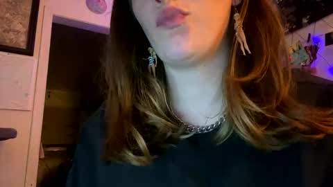 Snapshot of goldstarprincessxxx chatting on 11-17-25, 01:55 Goldstar and Princess online show from 11-17-25, 01:55