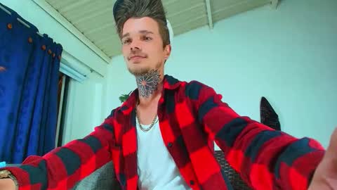 Snapshot of goldy_loyal99 chatting on 09-18-25, 02:57 Goldy Loyal93 online show from 09-18-25, 02:57