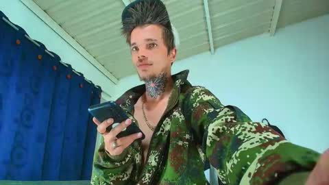 Snapshot of goldy_loyal99 chatting on 10-16-25, 04:02 Goldy Loyal93 online show from 10-16-25, 04:02