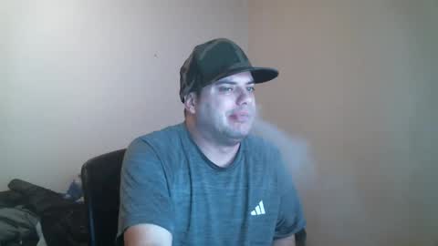 Snapshot of goleafzgo chatting on 12-17-25, 04:18 goleafzgo online show from 12-17-25, 04:18