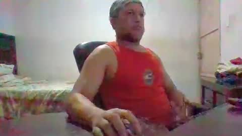 Snapshot of golons17 chatting on 05-19-26, 01:56 golons17 online show from 05-19-26, 01:56