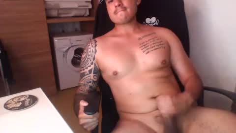 Snapshot of gonzo1997 chatting on 06-27-26, 08:25 gonzo1997 online show from 06-27-26, 08:25