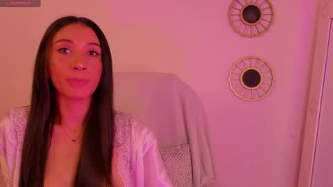 Snapshot of gorgeous_brunette chatting on 01-07-25, 08:52 Rose online show from 01-07-25, 08:52