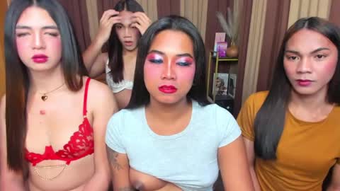 Snapshot of gorgeous_dark_luna chatting on 04-22-26, 07:11 RIANA online show from 04-22-26, 07:11