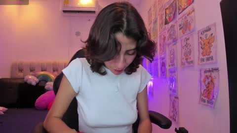 i am Jessi  I love animals and drawing I hope to get along with everyone. XOXO online show from 02-05-25, 08:46