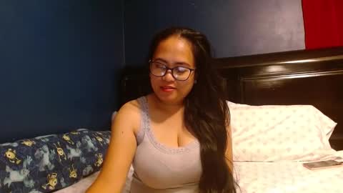 Snapshot of gorgeouslyn09 chatting on 11-12-25, 10:41 gorgeouslyn09 online show from 11-12-25, 10:41