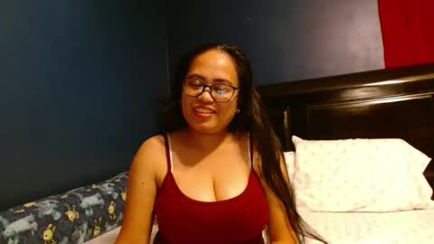 Snapshot of gorgeouslyn09 chatting on 12-17-25, 10:38 gorgeouslyn09 online show from 12-17-25, 10:38