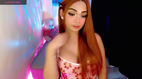 Snapshot of gorgeoustransgirl chatting on 01-04-25, 12:16 Emmy online show from 01-04-25, 12:16