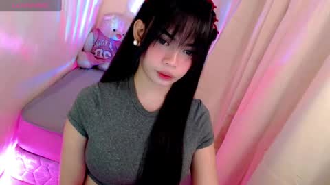 Snapshot of gorgeoustransgirl chatting on 03-05-25, 12:00 Emmy online show from 03-05-25, 12:00