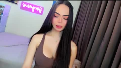 Snapshot of gorgeoustransgirl chatting on 06-23-26, 08:07 Emmy online show from 06-23-26, 08:07