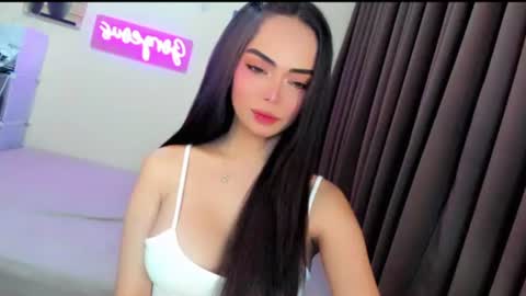Snapshot of gorgeoustransgirl chatting on 07-03-26, 08:26 Emmy online show from 07-03-26, 08:26