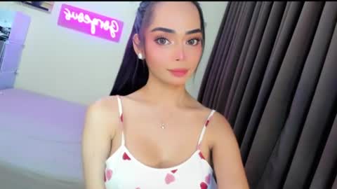 Snapshot of gorgeoustransgirl chatting on 07-04-26, 07:31 Emmy online show from 07-04-26, 07:31