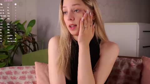 Snapshot of gossip__girl chatting on 06-18-26, 02:23 Luna online show from 06-18-26, 02:23